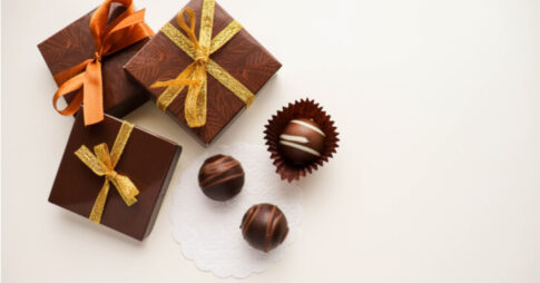 バレンタインにチョコを贈って感謝の気持ちを伝えよう｜従業員に贈るギフトの選び方も紹介